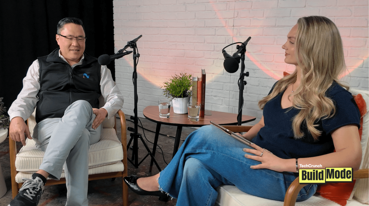 كيف ساهمت 1000 مكالمة مع العملاء في صياغة مسار شركة “نارادا” الناشئة للذكاء الاصطناعي