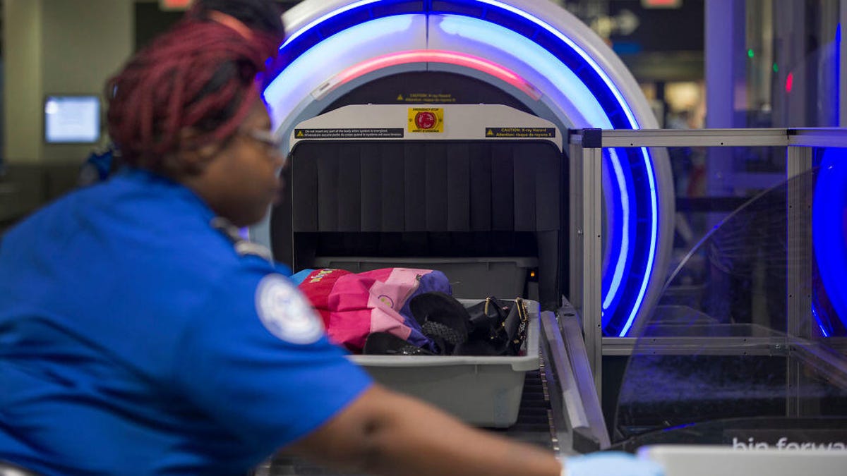 تحديث جديد لتطبيق “يونايتد إيرلاينز” يدعم تتبع الحقائب عبر AirTag وتوقع زحام المطارات